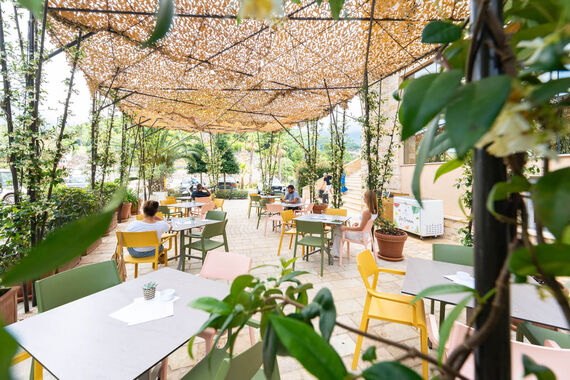  BENEDICT CAFÉ 