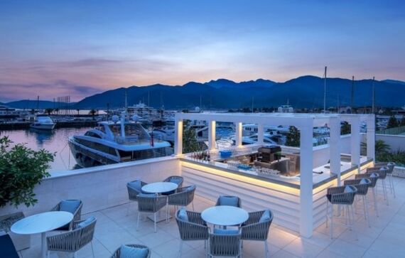 Pool Bar